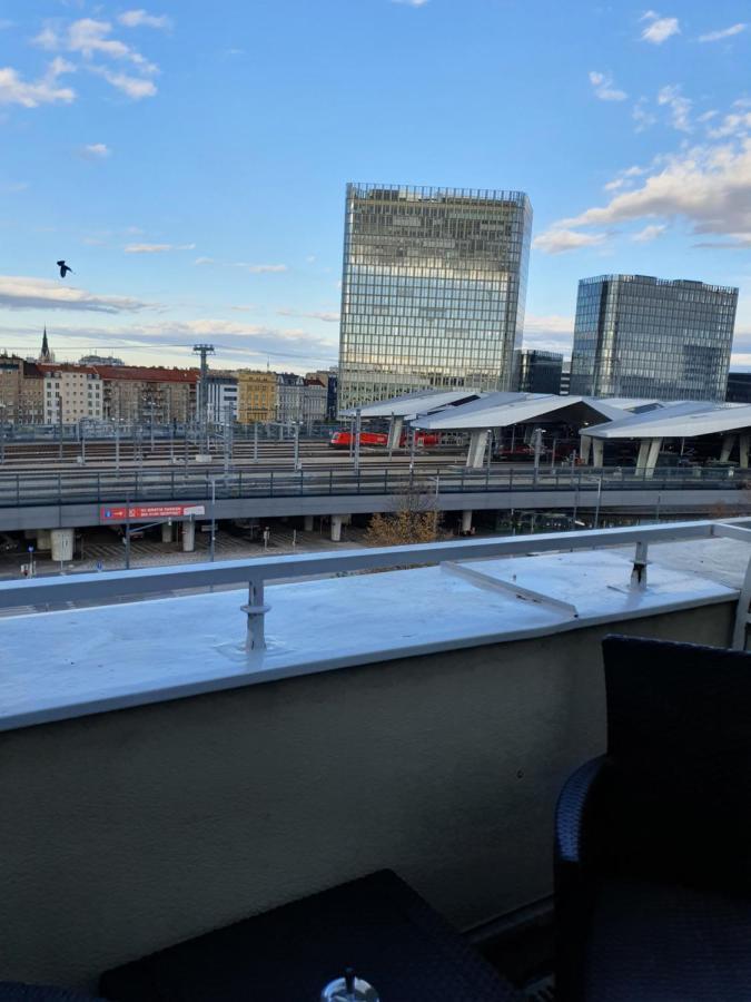 Smarte Dachgeschosswohnung Mit 2 Terrassen Direkt Am Hauptbahnhof Wina Bagian luar foto