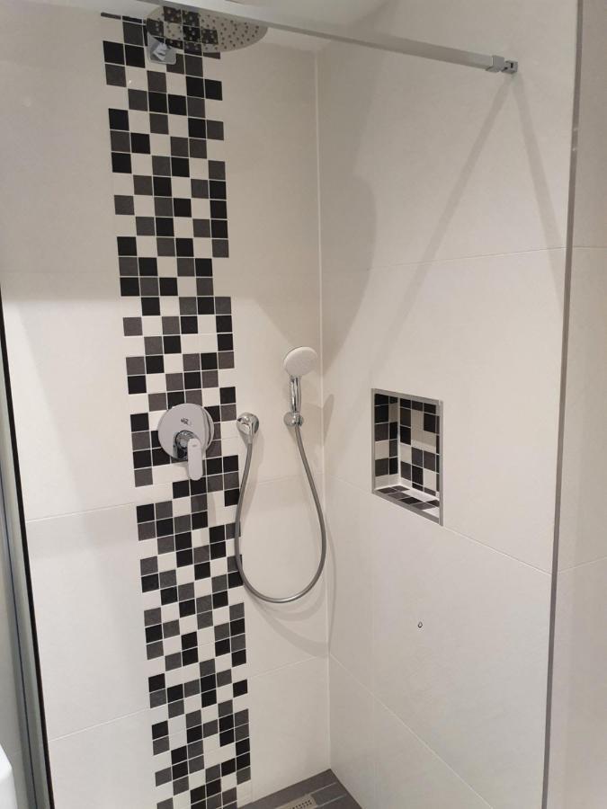 Smarte Dachgeschosswohnung Mit 2 Terrassen Direkt Am Hauptbahnhof Wina Bagian luar foto